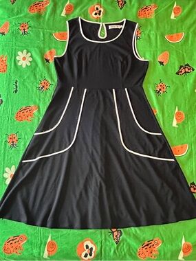 SunnyGirl Outline of Work Dress - Black